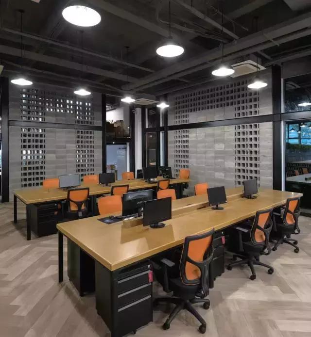 搭建二层公寓loft隔层,极简办公室loft设计方案