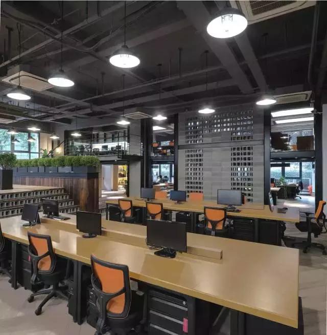 搭建二层公寓loft隔层,极简办公室loft设计方案