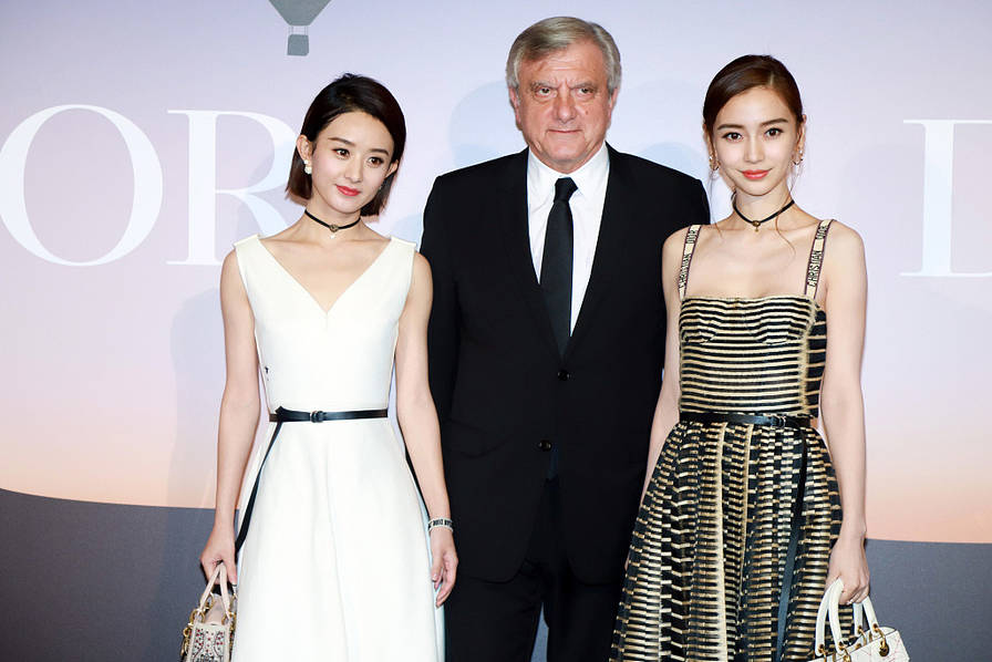 艺人们看angelababy的眼神,为什么明星流行平胸