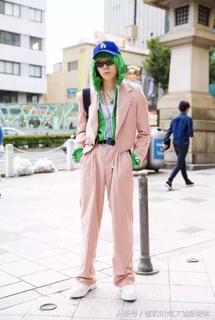 蜜豹时装周2018春夏首尔,伦敦蜜豹时尚街拍