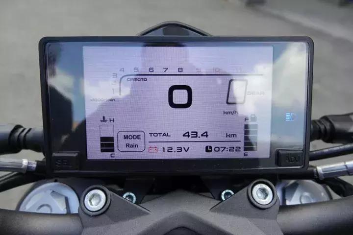 7.21秒国产加速最强250诞生：春风250NK，顺便把一些300cc也秒了