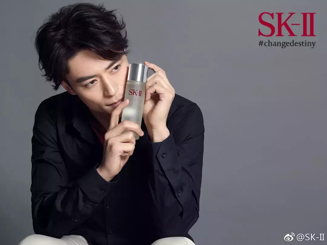 老干部霍建华代言SK-II干净白子画,窦靖童却把神仙水变成机车油