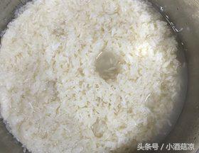 甜米酒长黑毛怎么补救,甜米酒长毛了还可以继续发酵吗