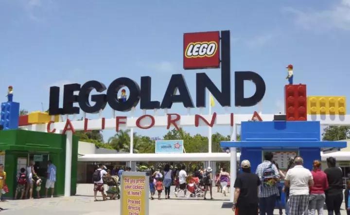 你每天把玩的乐高，如今已是估值2500亿元的积木帝国