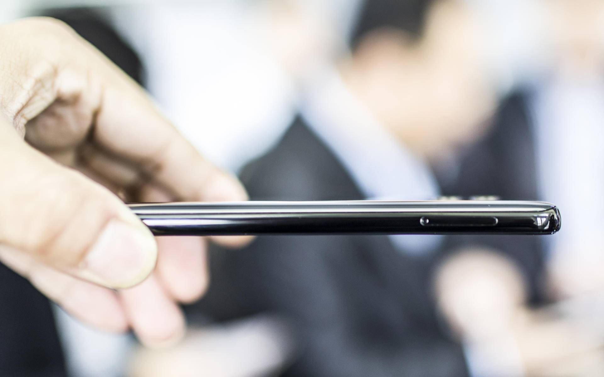 华为mate10哪个颜色最适合,华为mate10亮黑版确实很漂亮