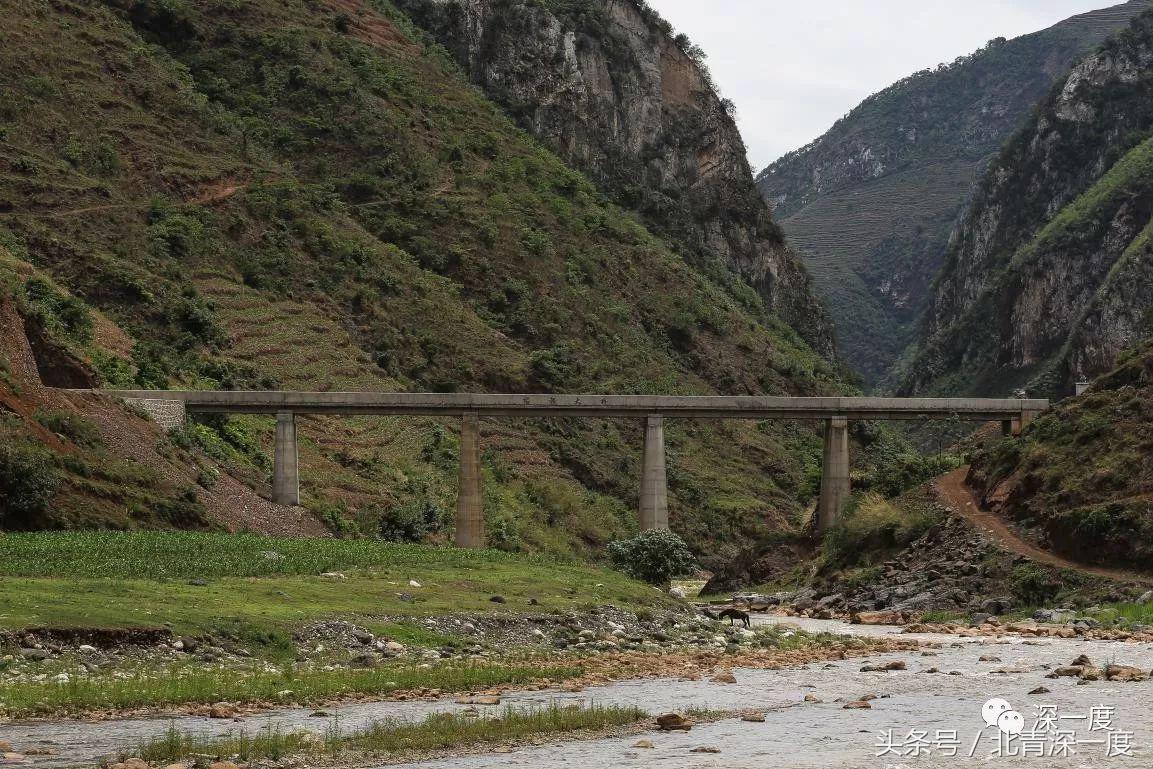 “鹿晗”在泥坑，妈妈在远方，你习以为常的幸福对他们却遥不可及