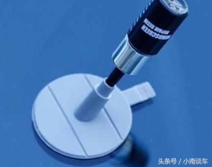 挡风玻璃被石子砸小点修复多少钱,挡风玻璃被石子砸个小坑怎样修复