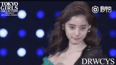 40-50岁减龄穿搭给你们,30岁至50岁这样穿年轻又好看