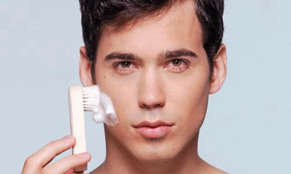 为什么男生要比女生更容易白,男生可以做到比女生还白吗