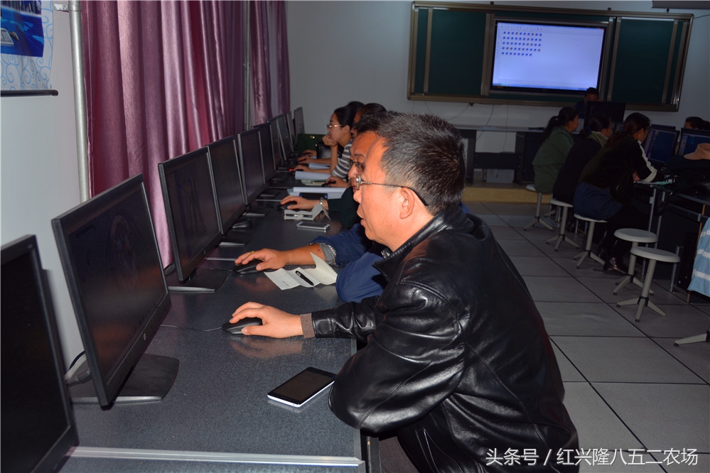 八五二农场中学举行教师电子白板技能培训