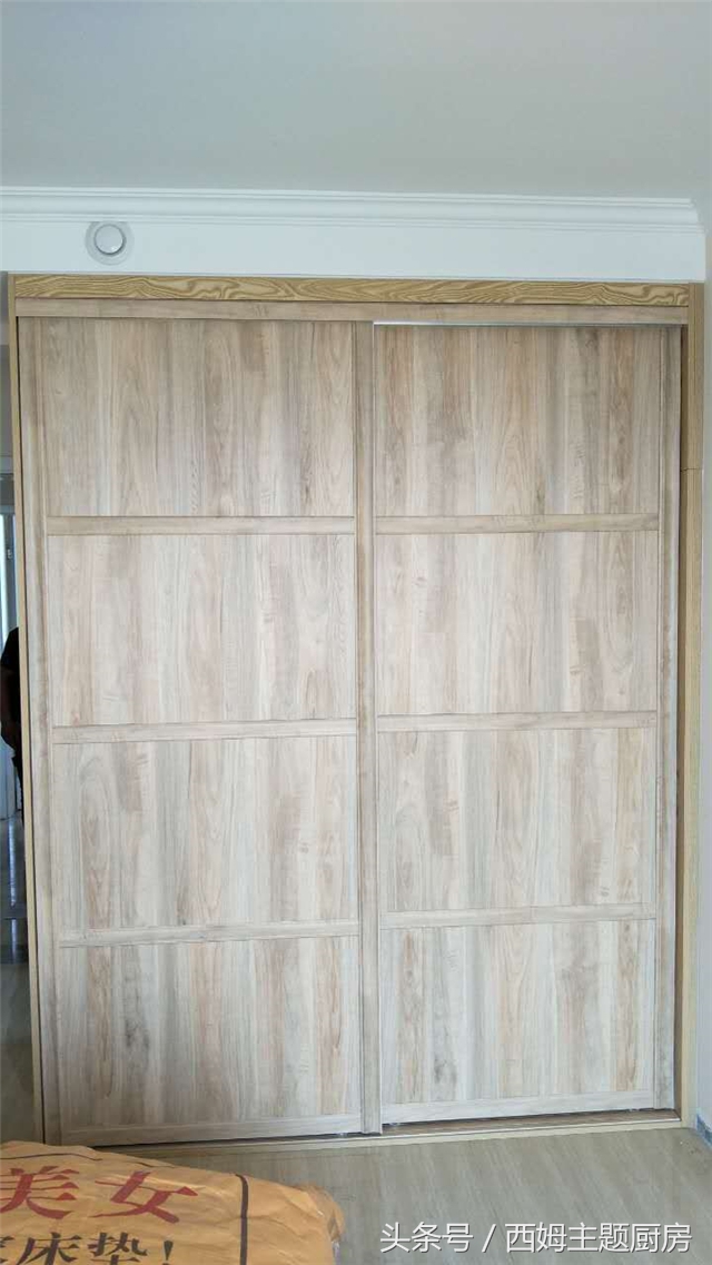 新房装修衣柜移门支持定制,全屋定制衣柜推拉门避坑指南