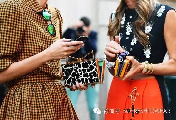 买钱包买拉链的还是不拉链的,买钱包