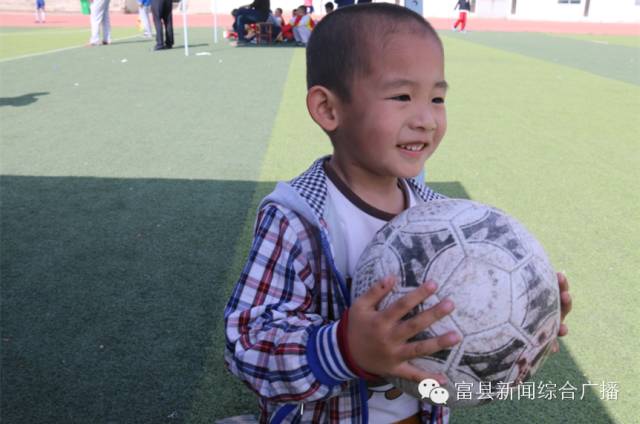 全县校园足球比赛,阳光体育快乐足球操
