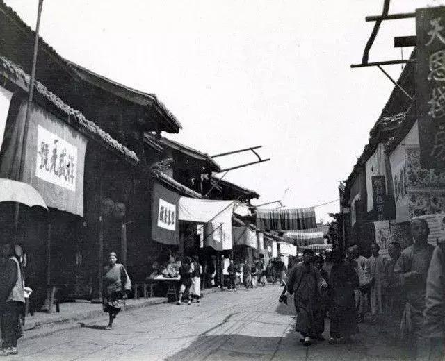 OMG,不一样的东大街?!为何群龙在天的时代出现于此?!