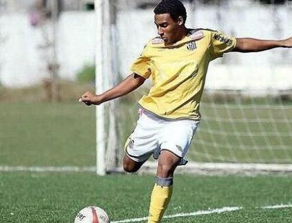 2010世界杯范佩西头球是哪一场,范佩西世界杯鱼跃头球