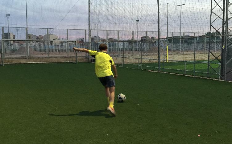 中国足球小将庆祝c罗,巴萨皇马中国少年