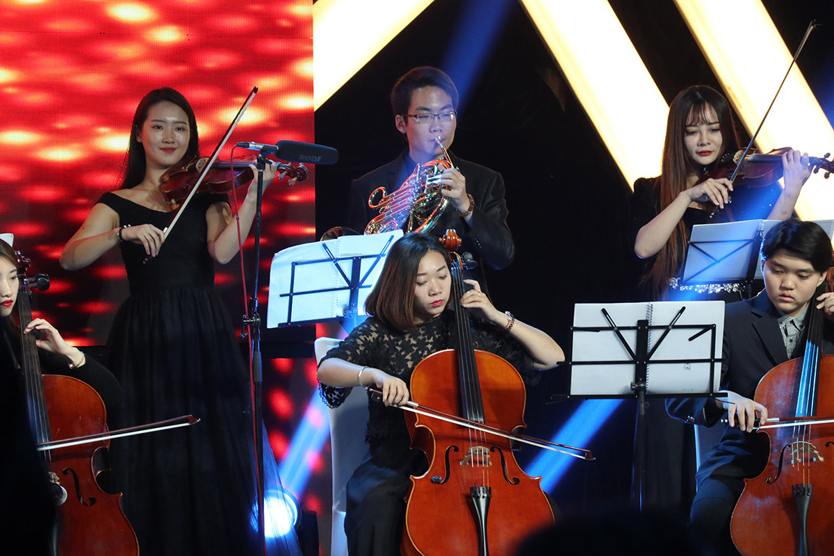 佳能eos5dmark3,佳能eosm100怎么样