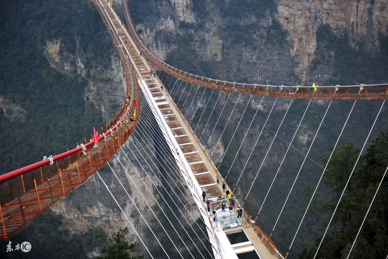 最吓人的十大旅游景点中国,玉屏山玻璃栈道特效吓人视频