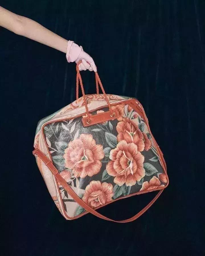 新娱儿美了一季的巴黎世家开始作妖了，丑不丑大家来评评理