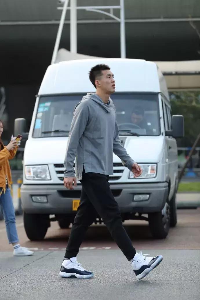 dunksb黑红鸽子,dunksb鸽子联名上脚效果