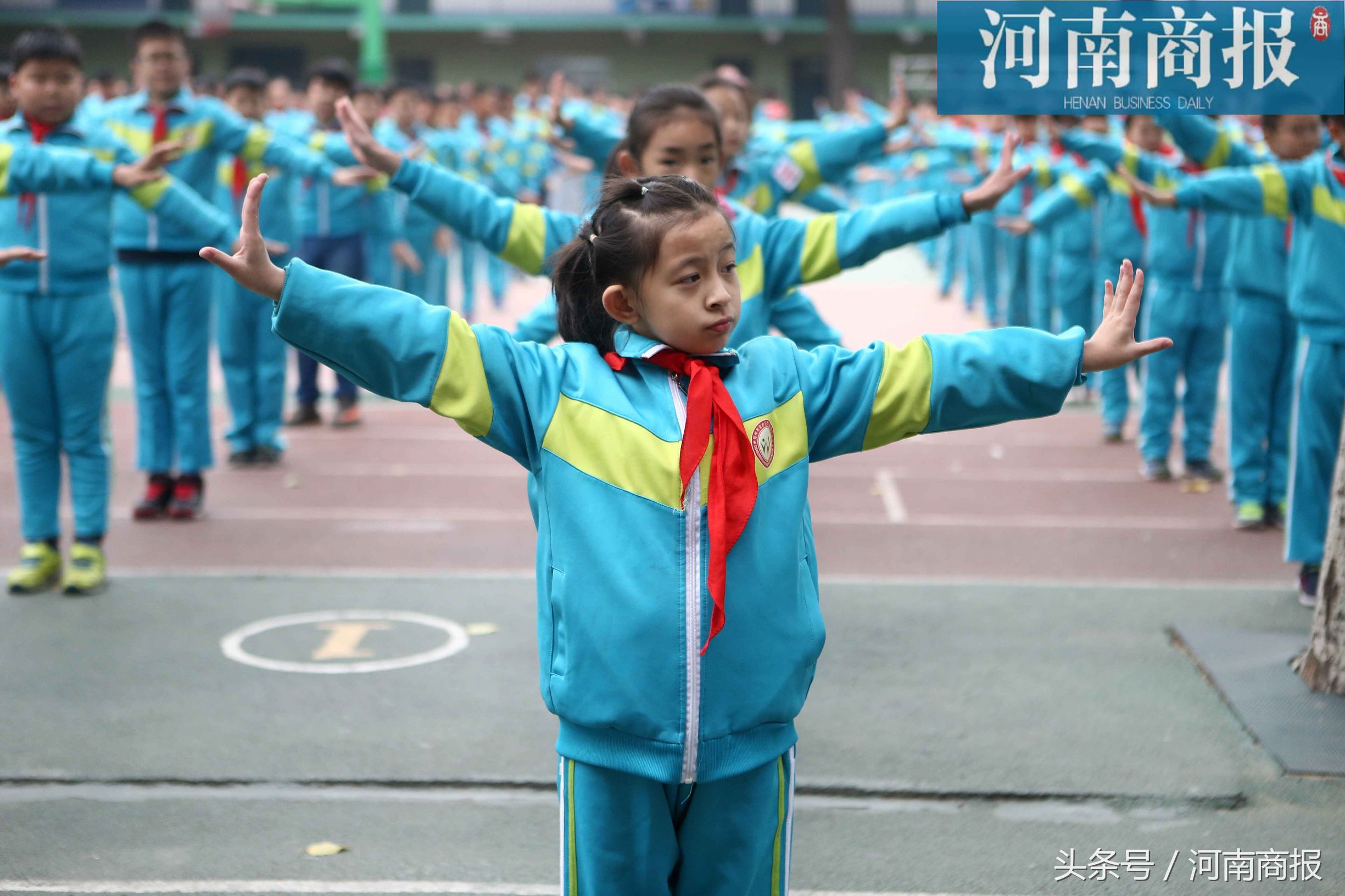 踢腿腾挪、拱手作揖……这家小学把戏曲进校园玩出新花样！