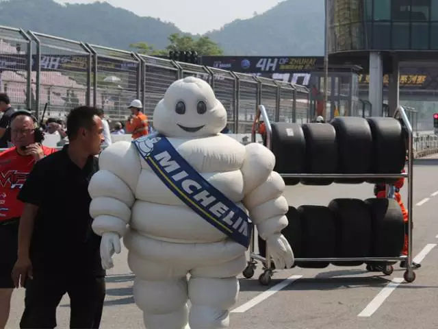 耐力赛绝非无休止地“画圈”,而是用轮胎来拓宽的哲学