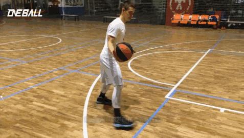 篮球场非常实用的技巧!左右变向crossover过人《门道》教学!