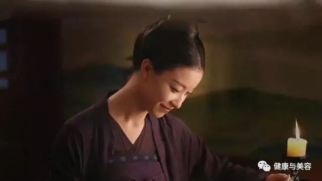 《凰权》剧照曝光,get一个极美的倪妮式温雅淡妆!