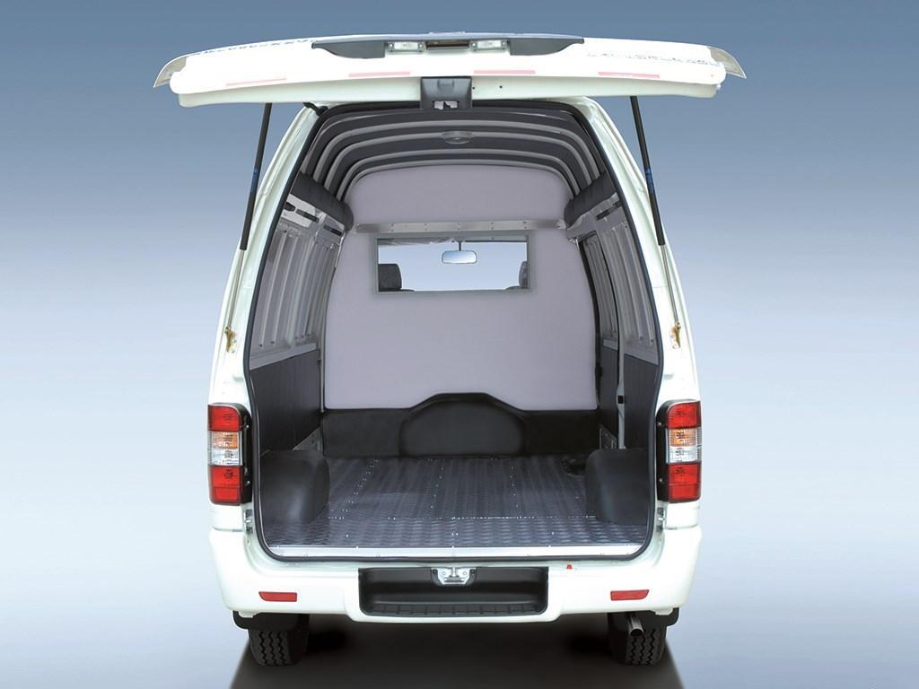 载人拉货不输五菱宏光,700扭矩轻松爬坡,还是吴京电影*用御**座驾