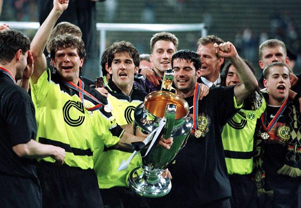 曾贵为欧冠王者，德甲班霸，如却内忧外患，人见人欺，将四大皆空