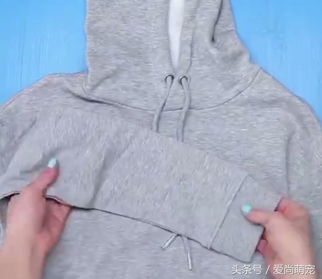 怎么给狗狗自制保暖衣,diy金毛狗狗衣服