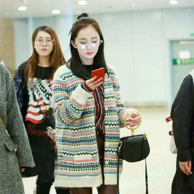 这些包包因为她们的出现而变得光彩夺目,不会搭配的女孩值得收藏