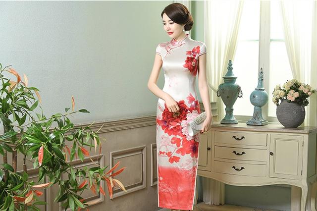 一袭旗袍显示柔美,真丝旗袍最能体现女人的优雅高贵