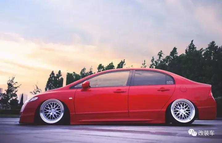 哪一年的8代思域适合改装,本田思域越来越帅
