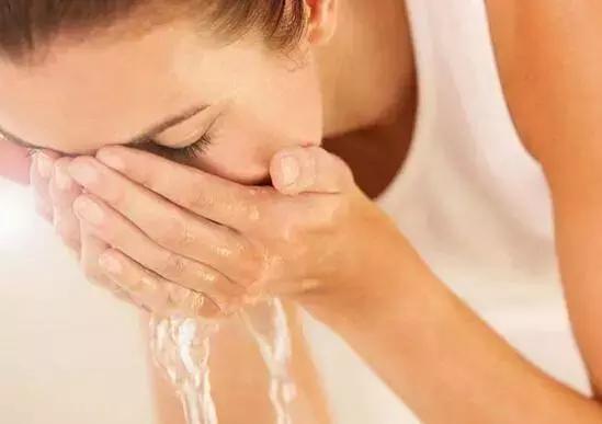 保持肌肤嫩白的妙招,想要肌肤更白皙可以试试这几招