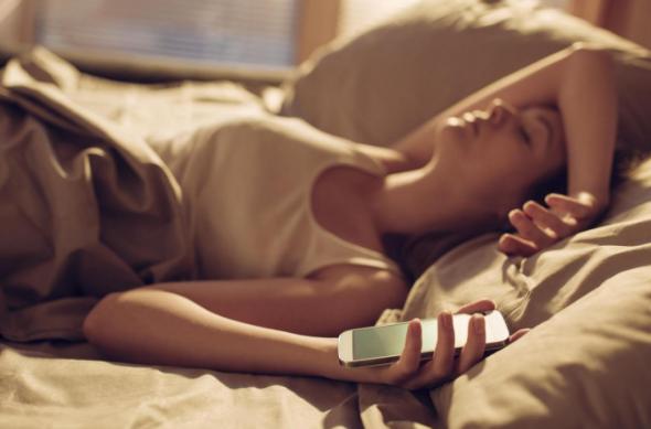 白色毛衣容易变黑,黑毛衣穿久变色怎么恢复如新