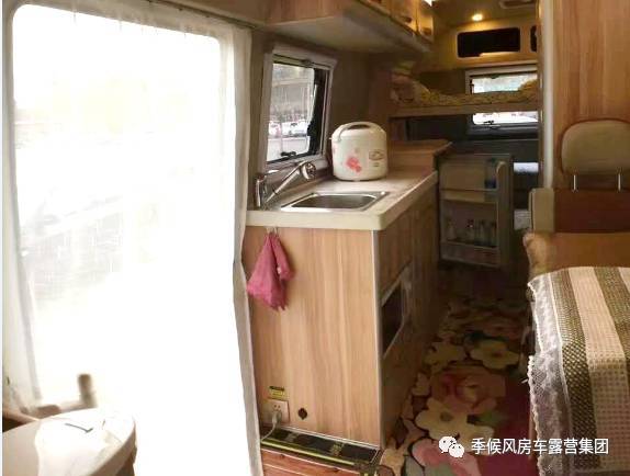 二手车置换戳开有惊喜!你见过拥有上下床的考斯特房车吗?