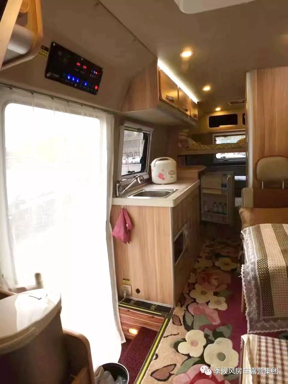 二手车置换戳开有惊喜!你见过拥有上下床的考斯特房车吗?