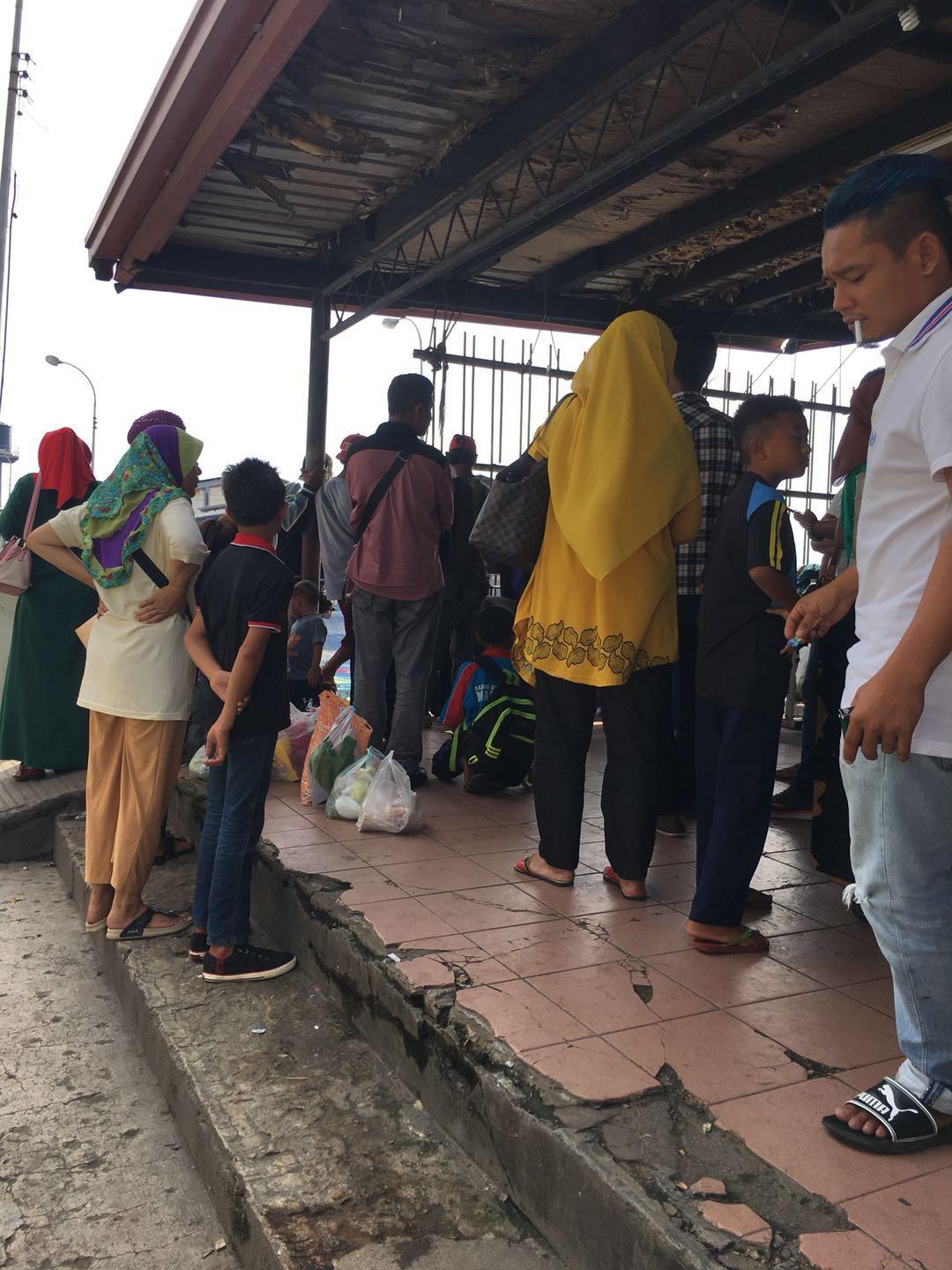 在马来西亚的沙巴码头，中国女生很受欢迎