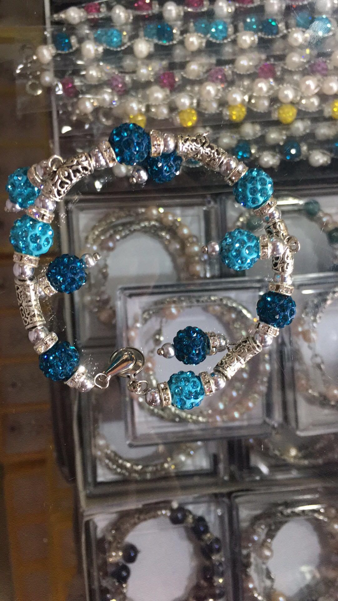 在马来西亚的沙巴码头，中国女生很受欢迎