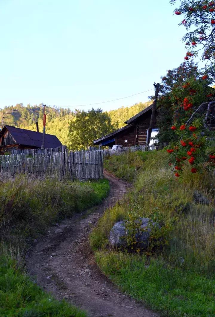 坐火车穿越俄罗斯西伯利亚,欧洲火车途经小镇