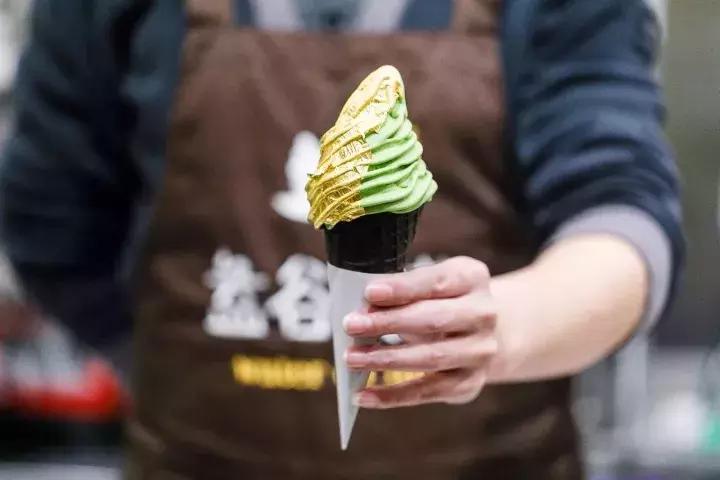 新一轮少女收割机首登天津，为何这家网红饮品店成为新街拍神器？