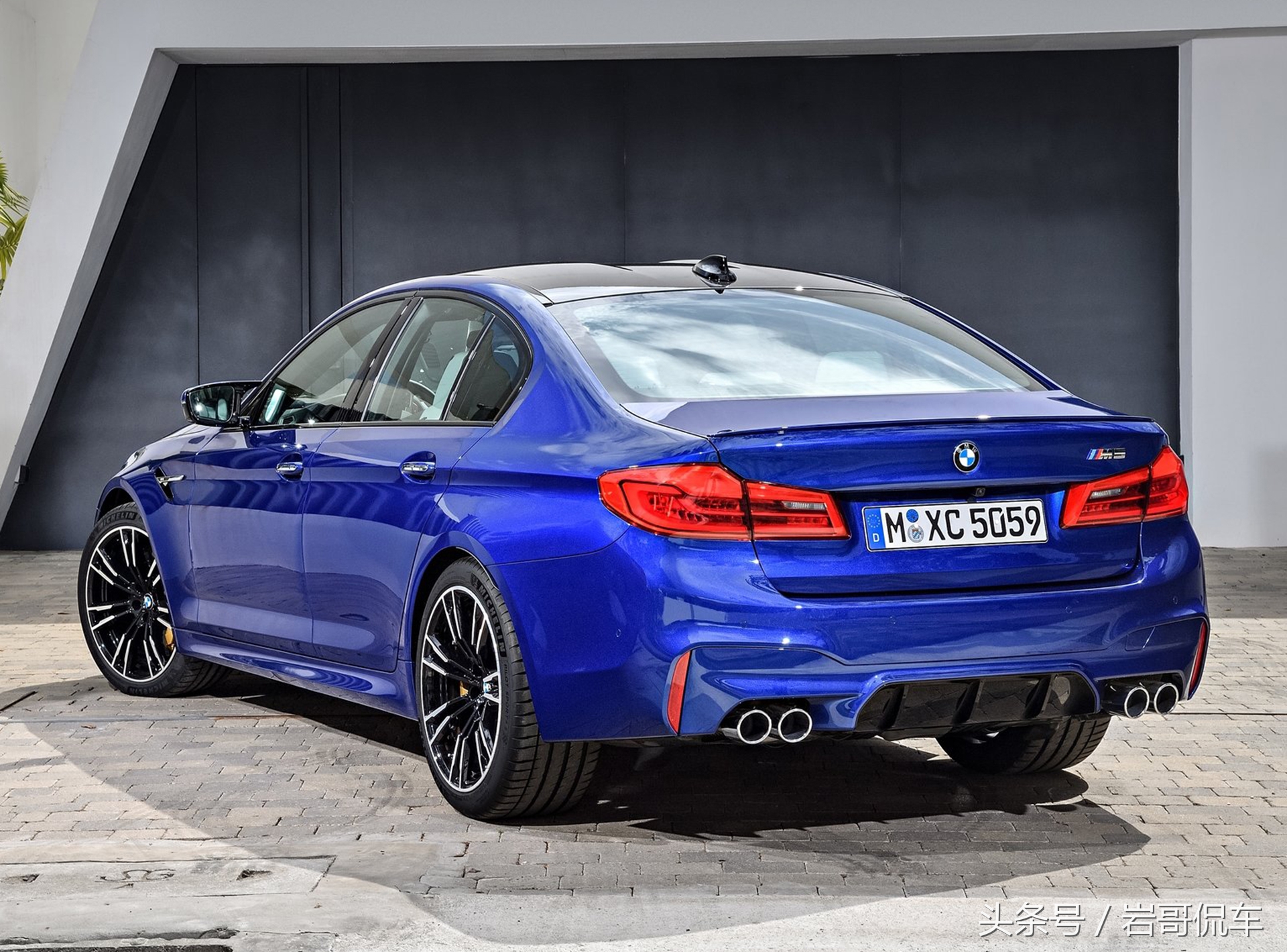 俗话说，穷人打蜡，富人镀晶，车漆美容也能看出贫富差距