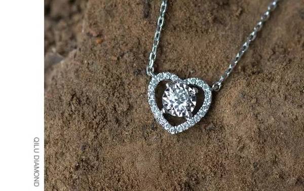 钻戒上的小钻石掉了怎么办,我买的钻戒钻石丢了商家会理赔吗