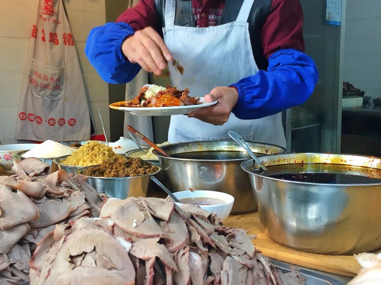 老成都一碗面一碗饭,成都的一天从一杯茶开始