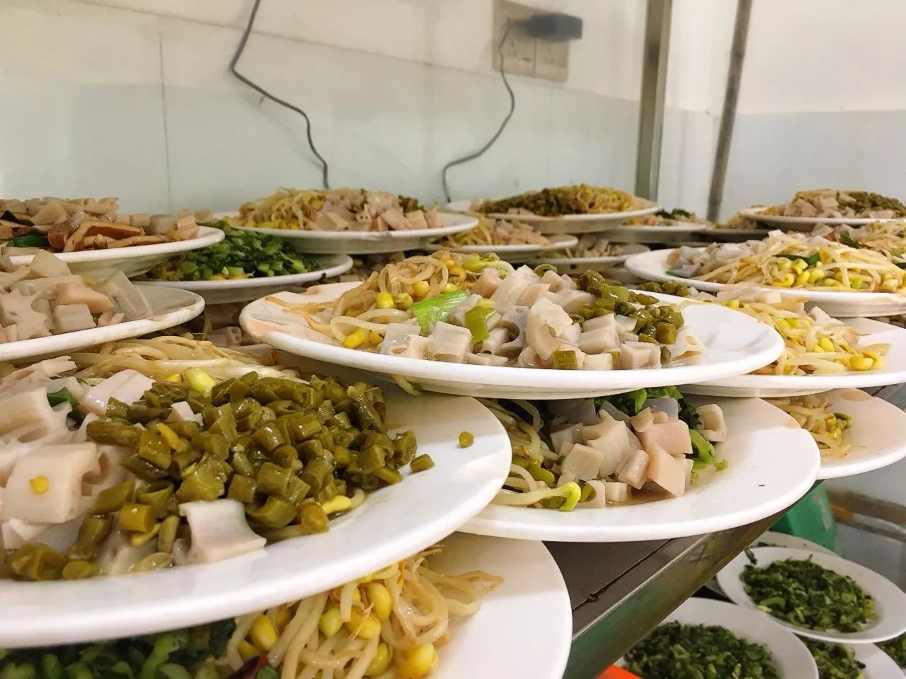 老成都一碗面一碗饭,成都的一天从一杯茶开始