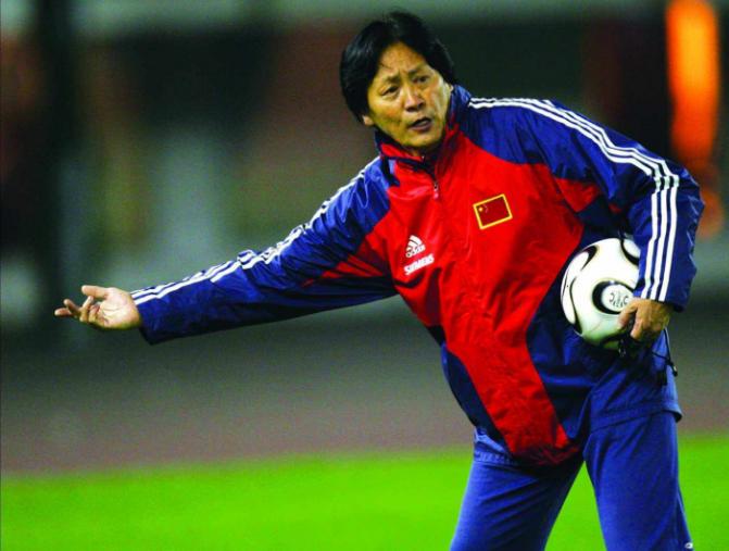 当李玮峰和雷科巴再次交锋，苏宁双十一传奇足球赛，你心动了吗？