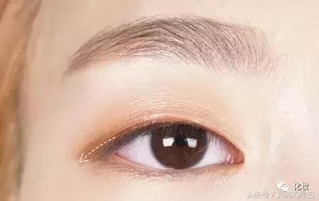 内双眼皮怎么画眼妆才好看,单眼皮日常眼妆怎么画显大又干净