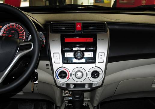 爱车噪音大怎么办,爱车咯吱响是怎么了