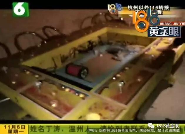 杭州转塘一商场里，多个男的偷偷摸摸在“暗门”里，他们在干嘛？